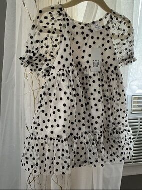 Baby  GAP Polka Dot Tulle Dress in White and Black